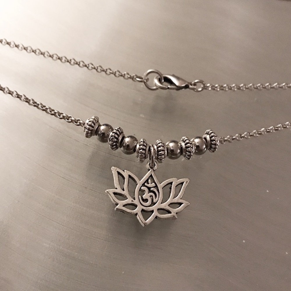 🔴SALE ! lotus flower om sign steel chain necklace - Picture 4 of 7